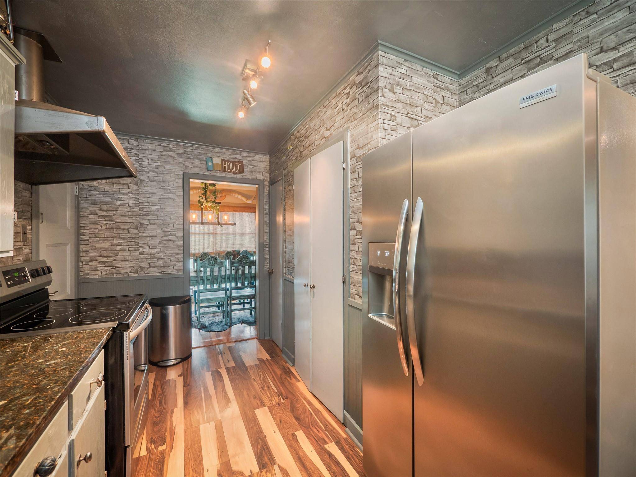 1207 Flag ST, Llano, TX 78643