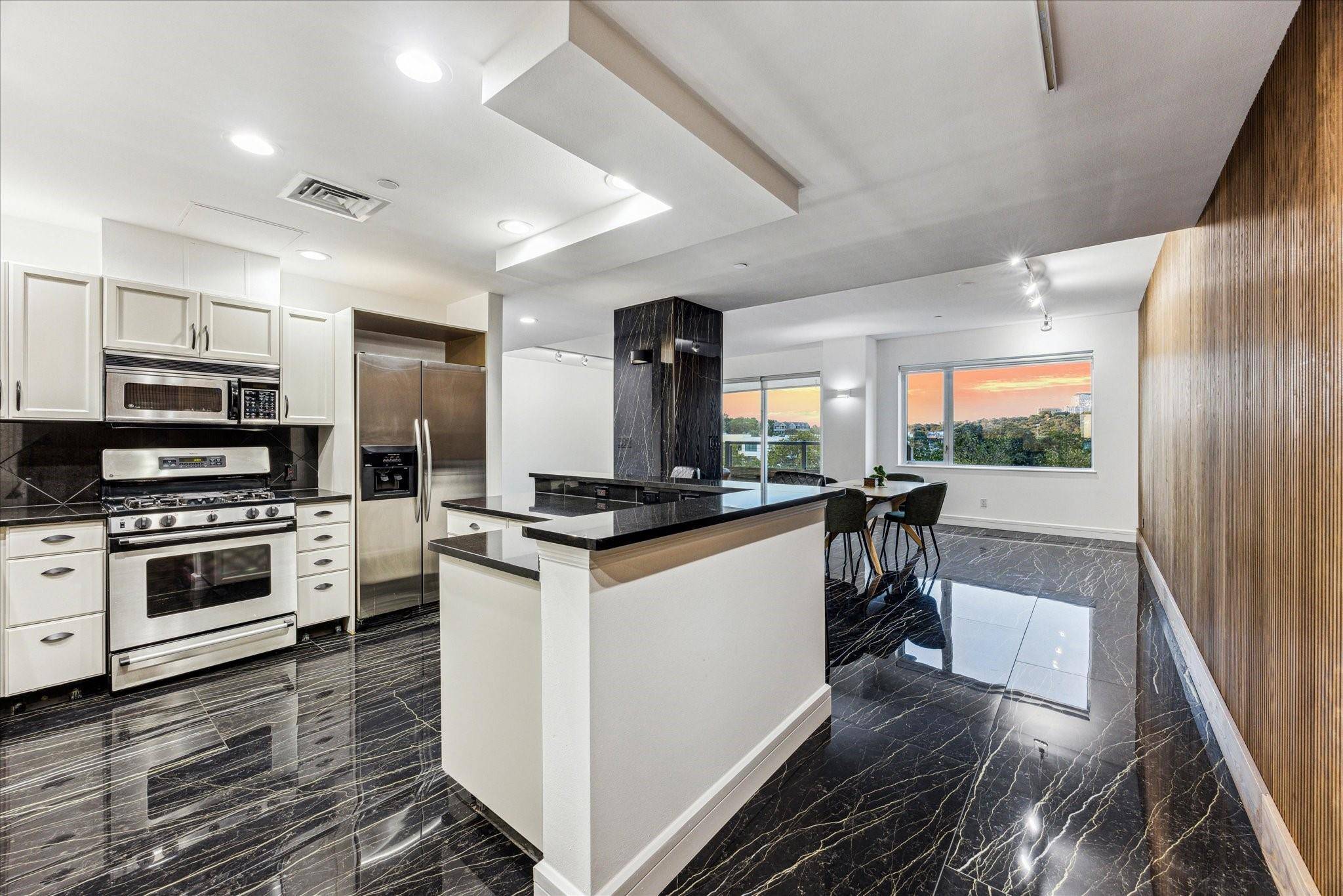 901 W 9th ST #401, Austin, TX 78703