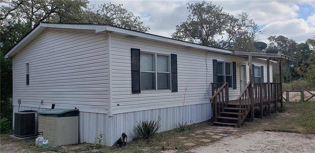 732 Hidden Oaks DR, Elgin, TX 78621
