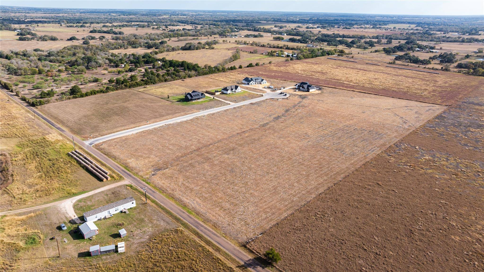 102 Country View LN, Schulenburg, TX 78956