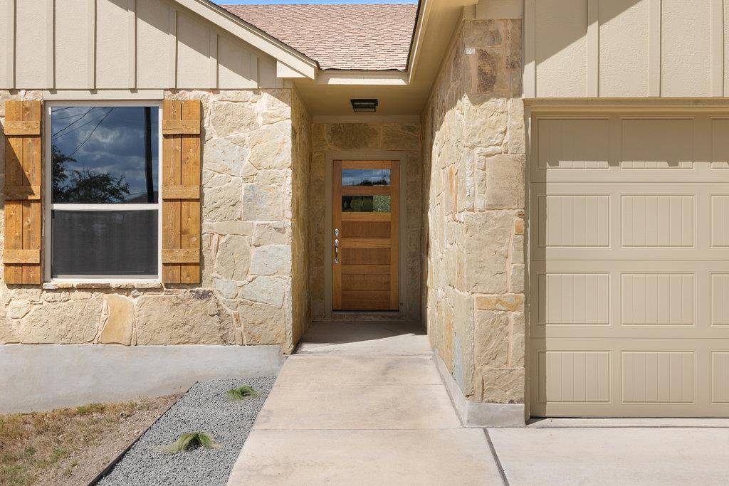 10006 George Hill DR, Dripping Springs, TX 78620