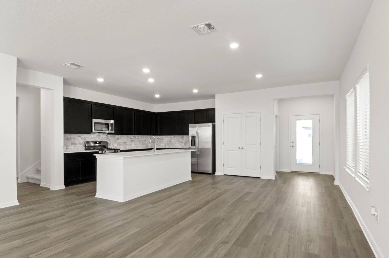 304 Bay Breeze DR, Kyle, TX 78640