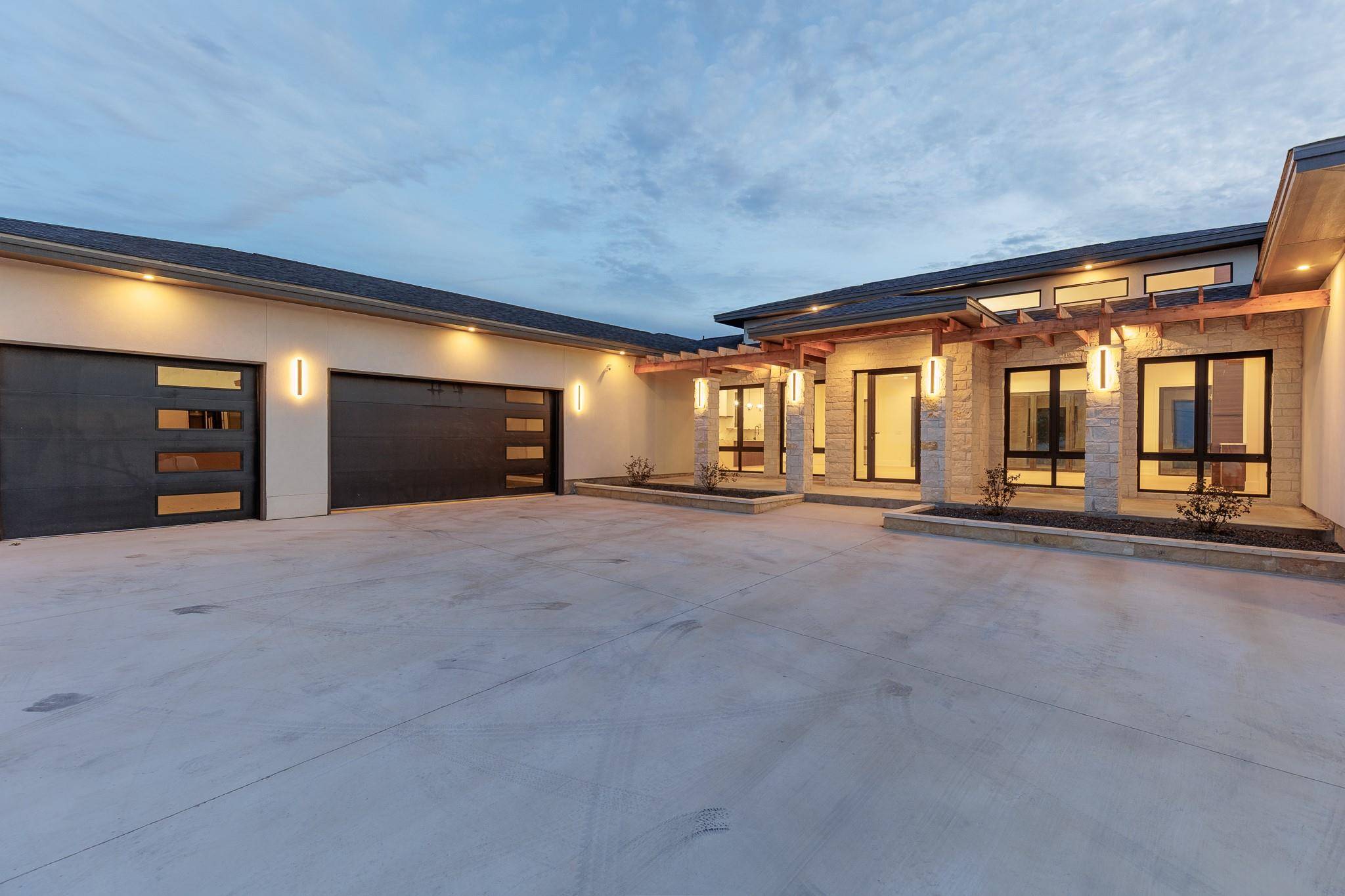 6425 Ranch Road 962 W, Round Mountain, TX 78663