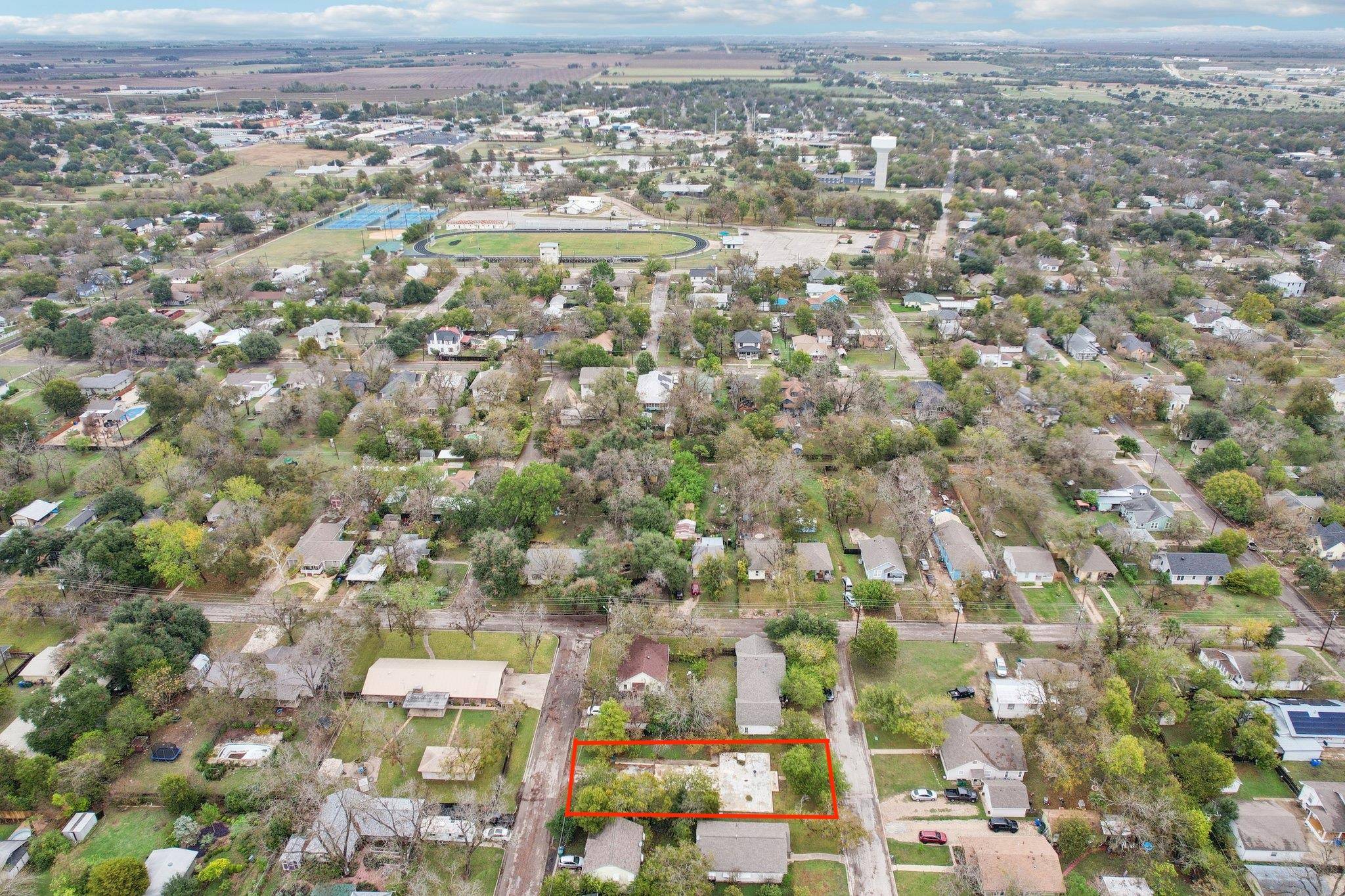 904 James ST, Taylor, TX 76574