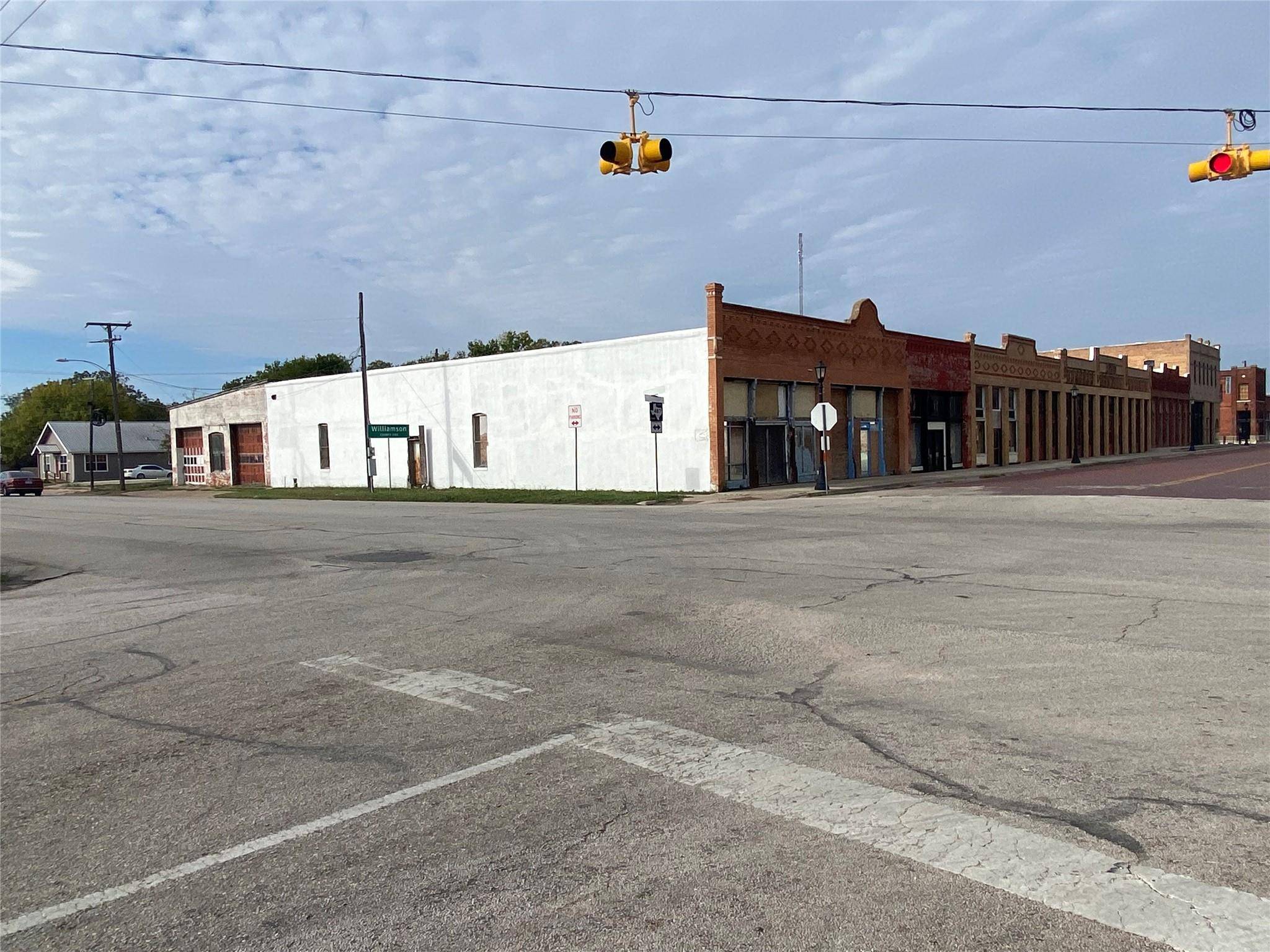 239 E Clark ST, Bartlett, TX 76511