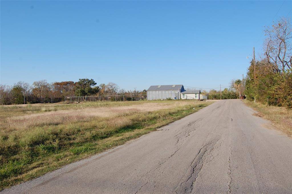 621 N Commerce ST, Lockhart, TX 78644