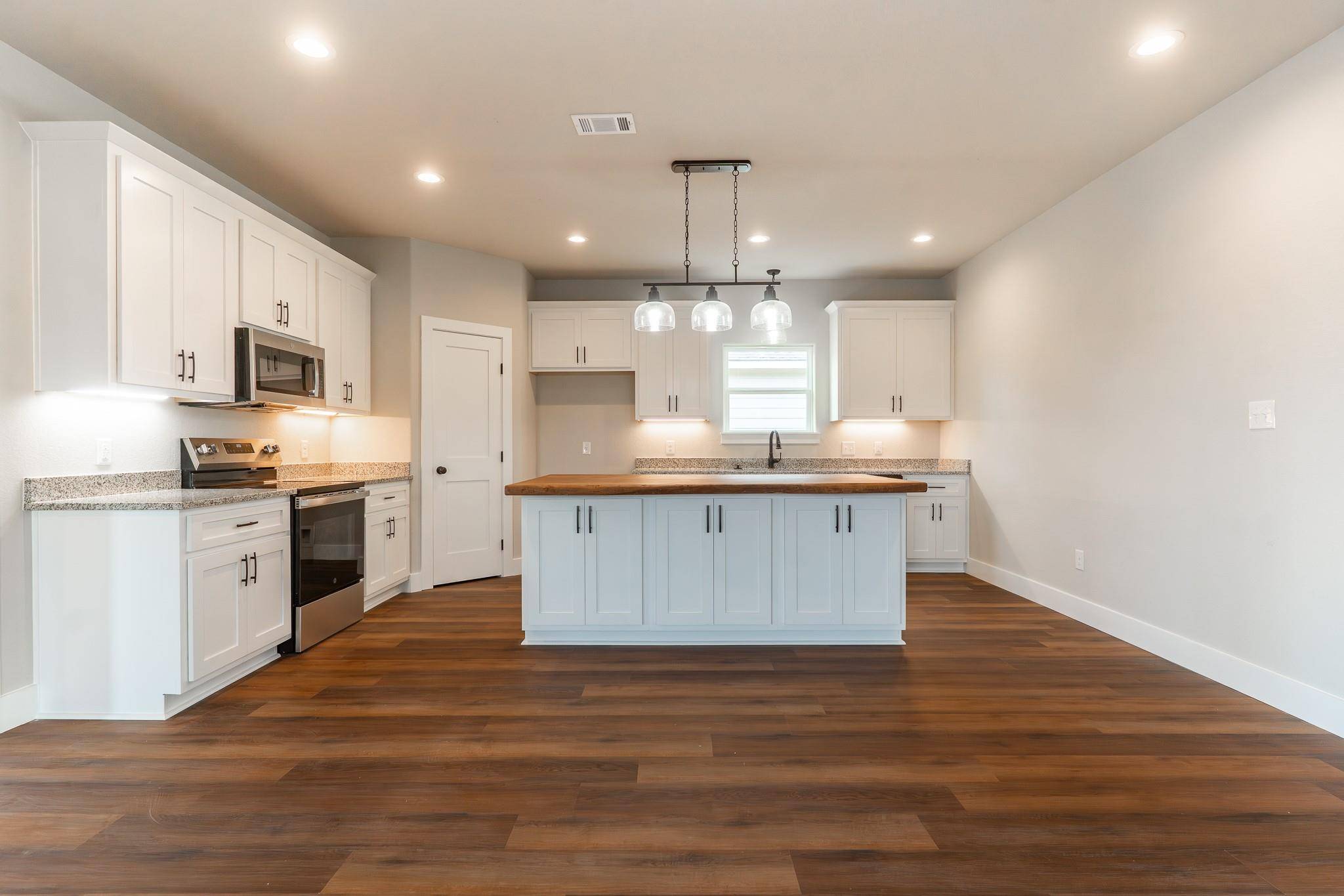 305 String Prairie WAY, Smithville, TX 78957