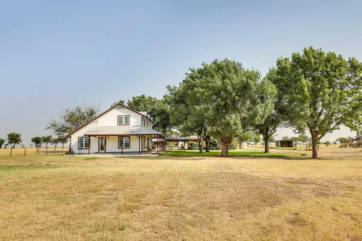 1616 County Road 463, Elgin, TX 78621