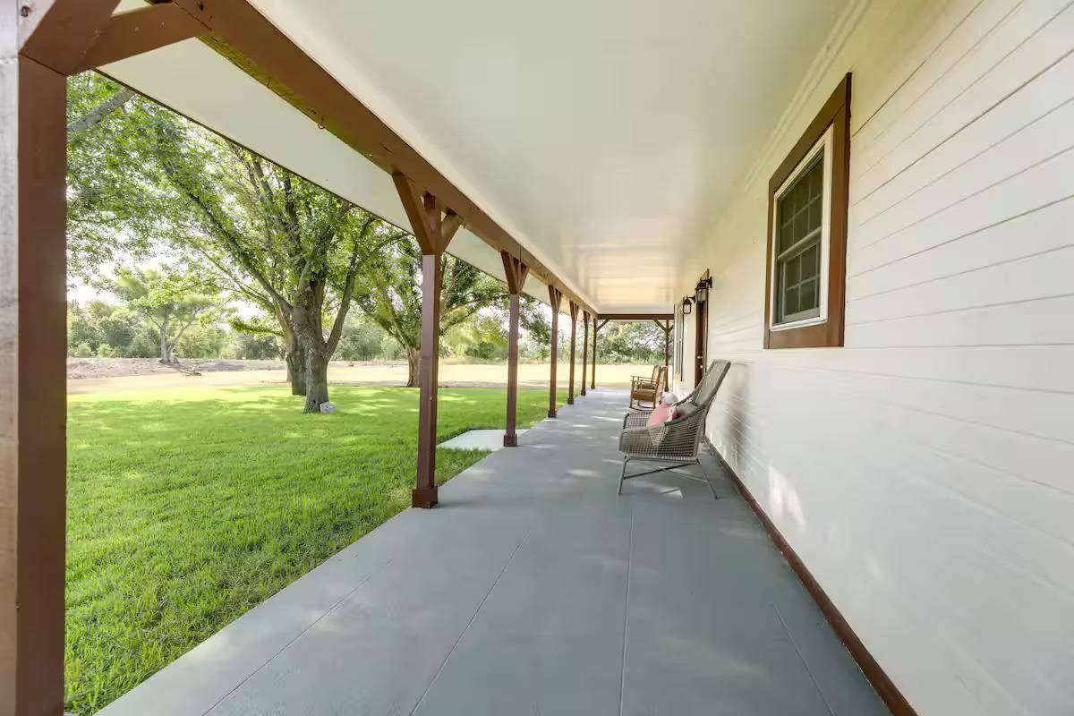 1616 County Road 463, Elgin, TX 78621