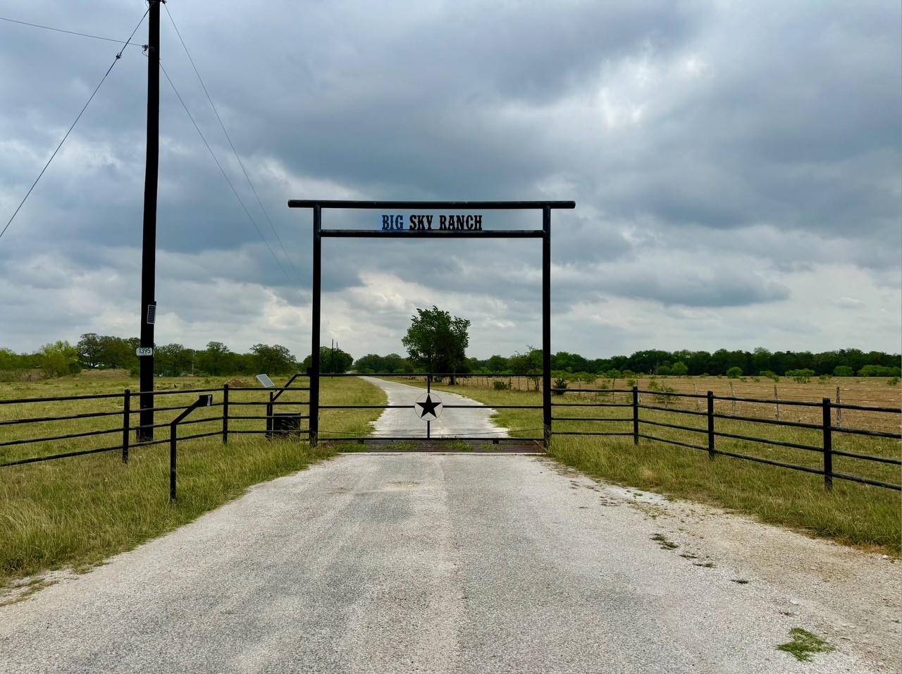 3 Big Sky Ranch RD, Smithville, TX 78957