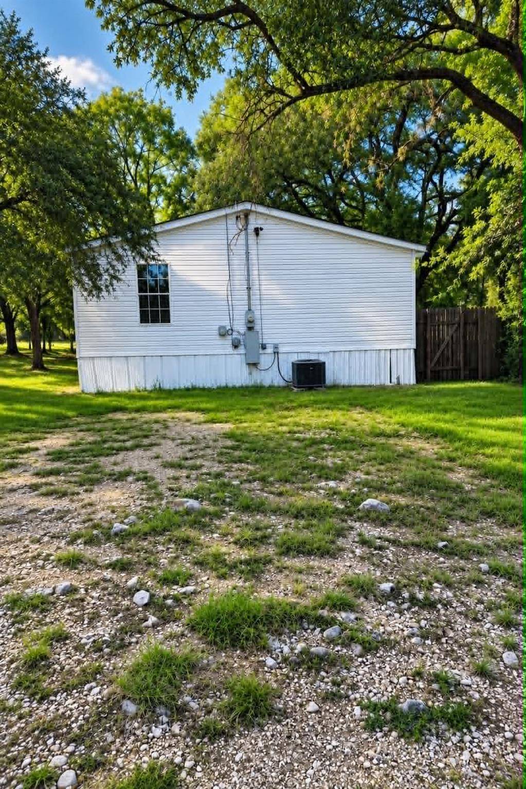 743 Oak MDWS, San Marcos, TX 78666