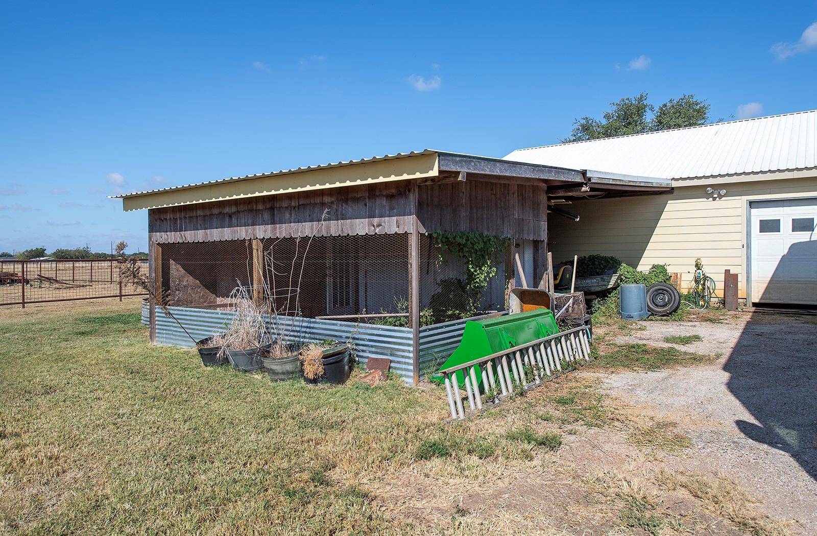 1833 County Road 305, Jarrell, TX 76537