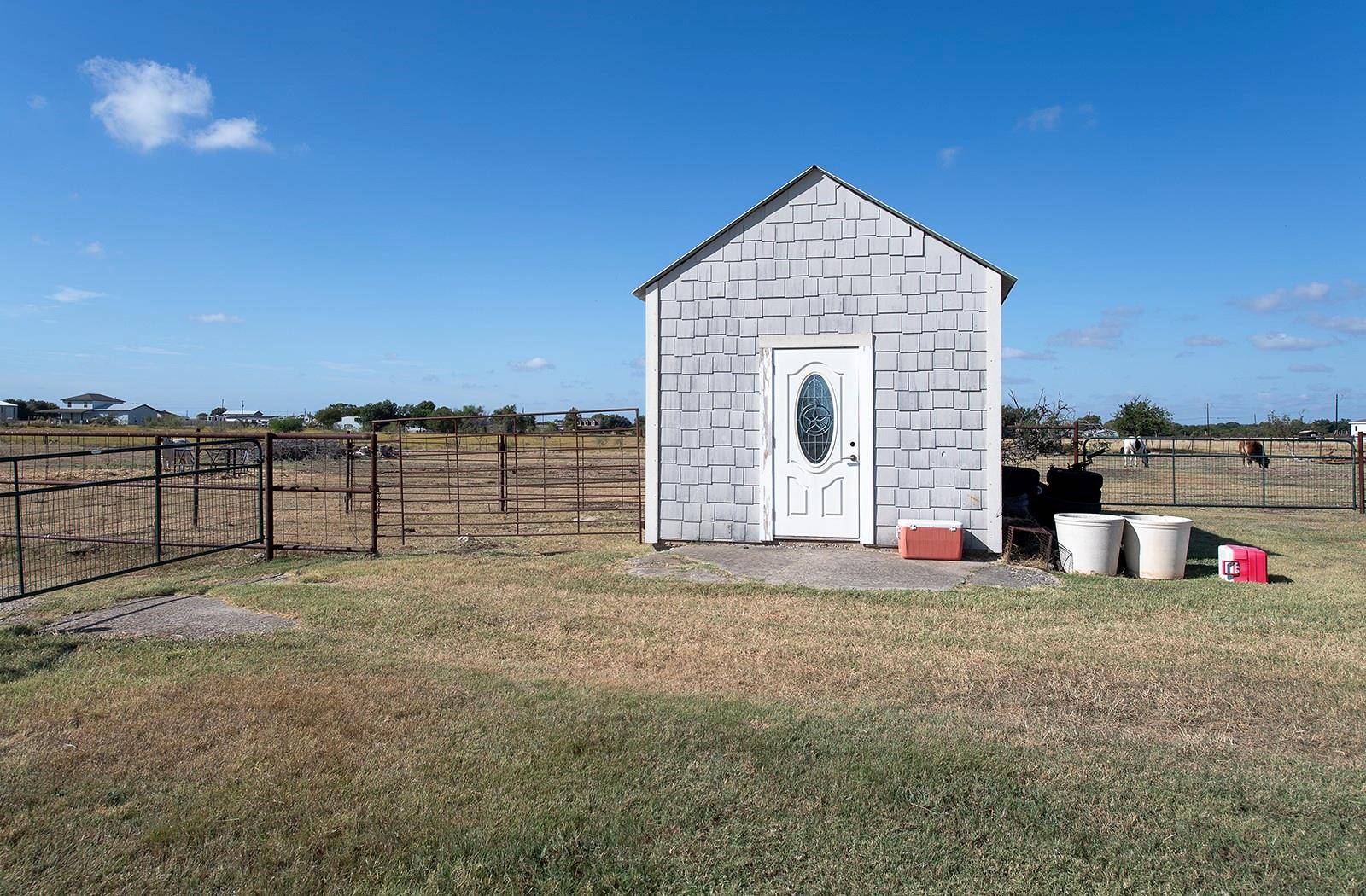 1833 County Road 305, Jarrell, TX 76537