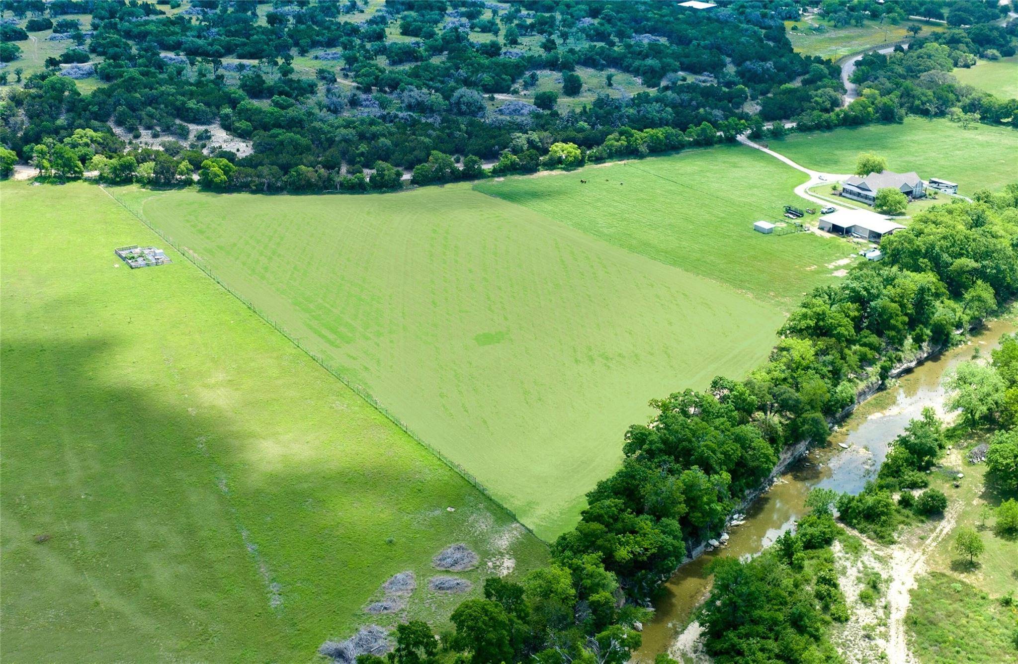 1395 CR 207 RD, Liberty Hill, TX 78642
