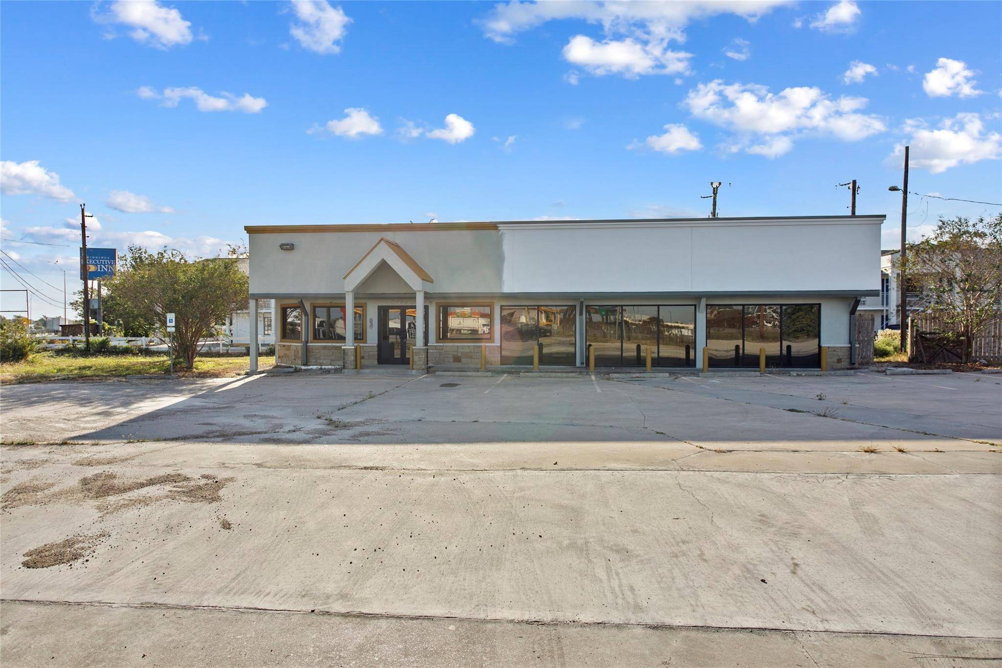 3250 E Austin ST, Giddings, TX 78942