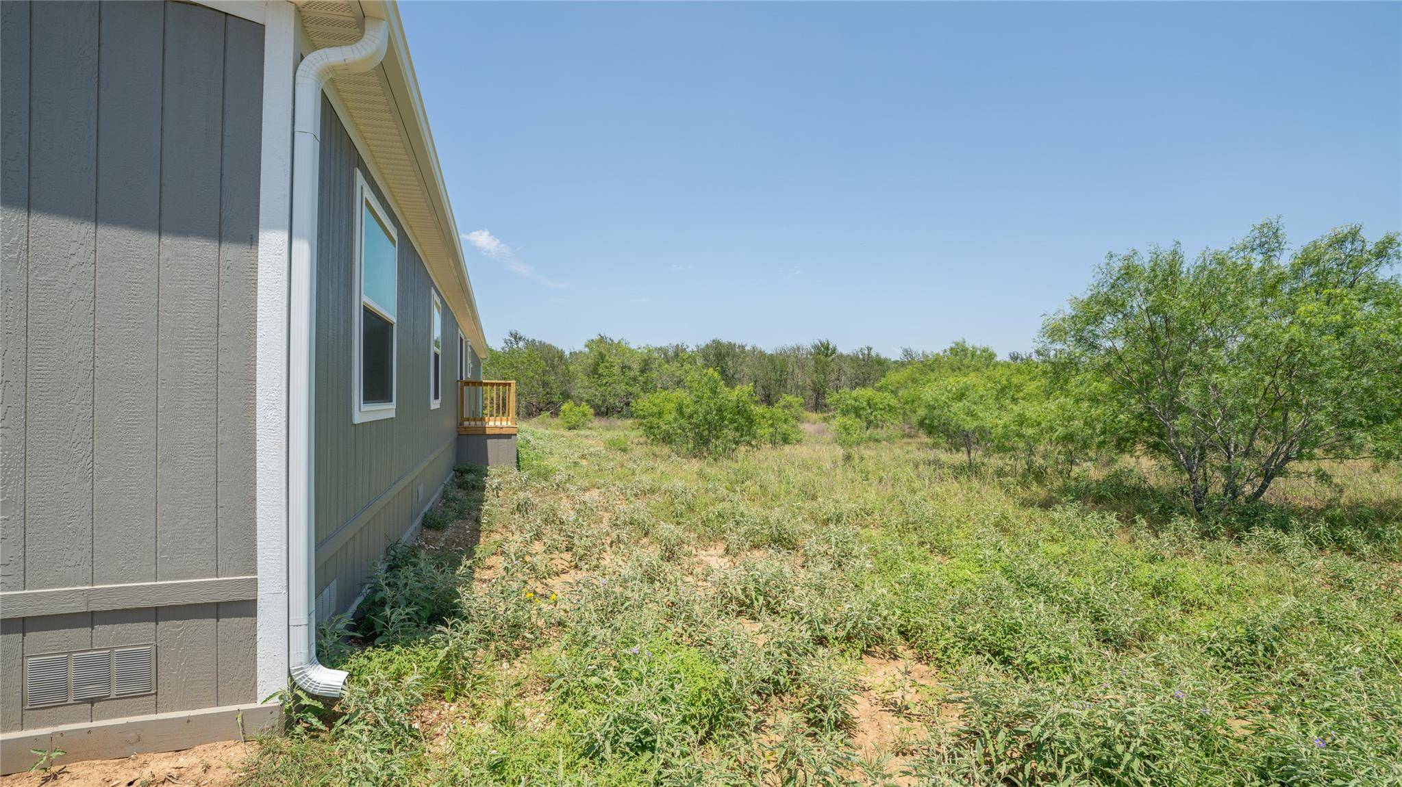 1121 Callihan RD, Luling, TX 78648
