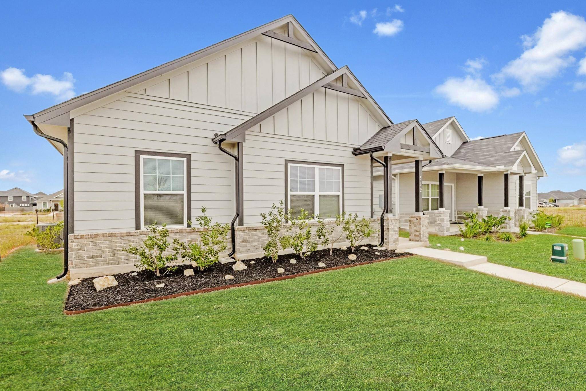 512 Timber Brook DR, Hutto, TX 78634