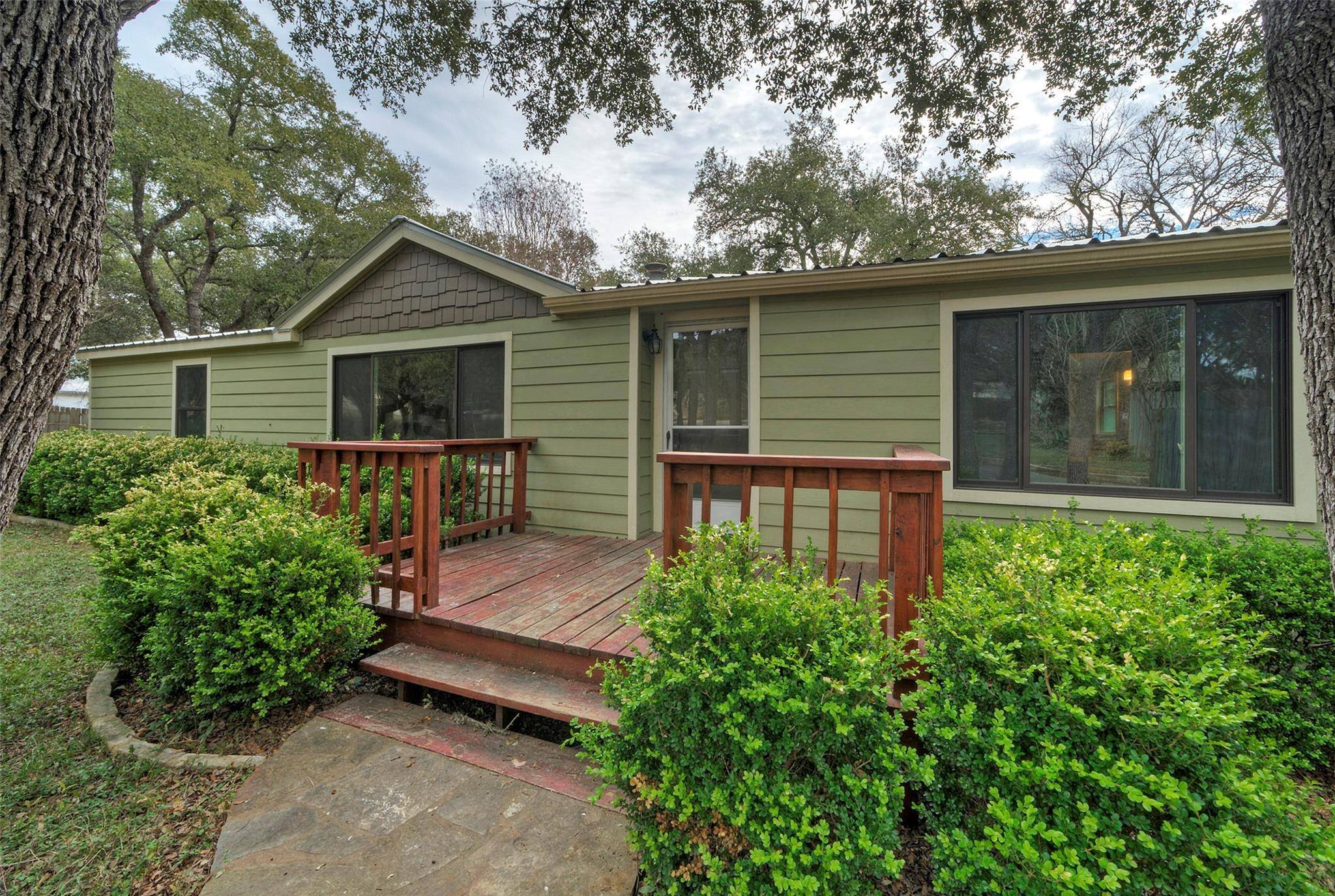 125 Queen Anne CIR, Canyon Lake, TX 78133