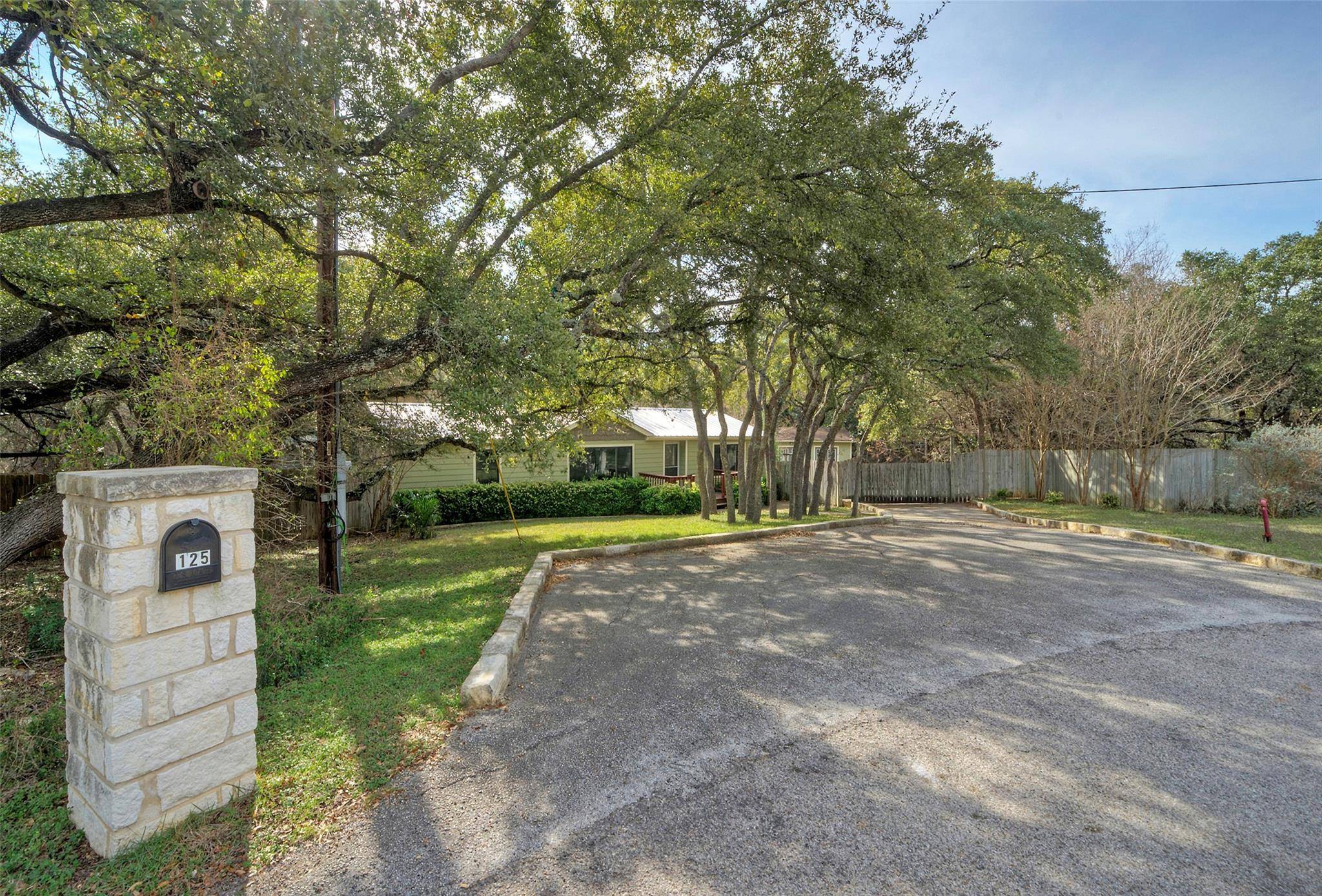 125 Queen Anne CIR, Canyon Lake, TX 78133