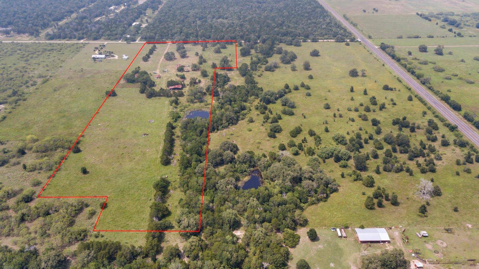 145 Stolle LN, Flatonia, TX 78941