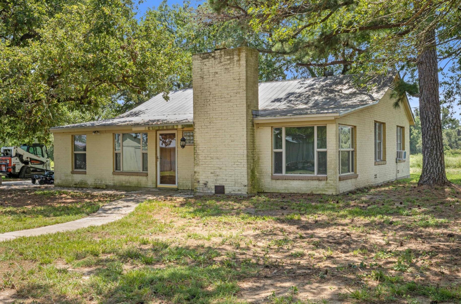 451 Pleasant Grove RD, Elgin, TX 78621