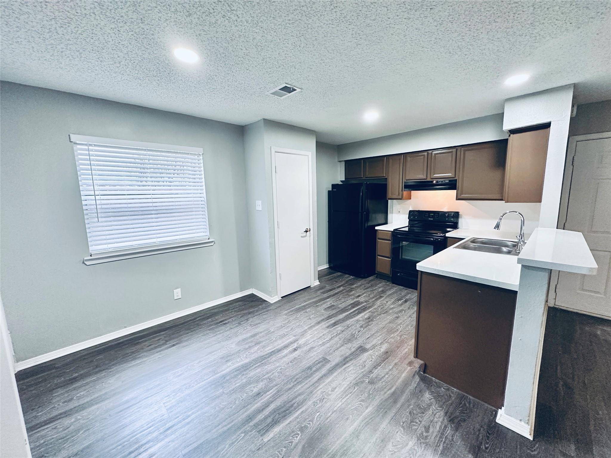 5507 Rose Hill CIR #B, Austin, TX 78745