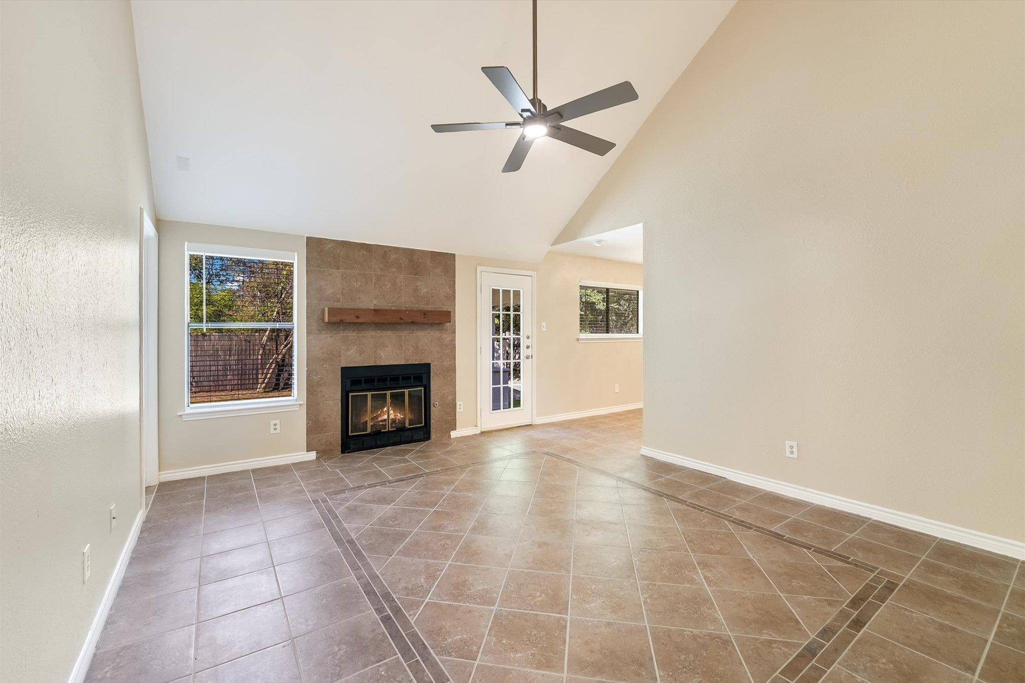 6808 Luckenbach LN, Austin, TX 78729