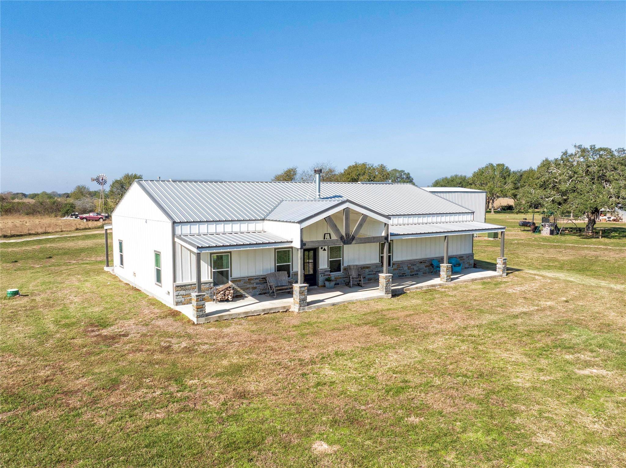 1100 Calhoun RD, Eagle Lake, TX 77434