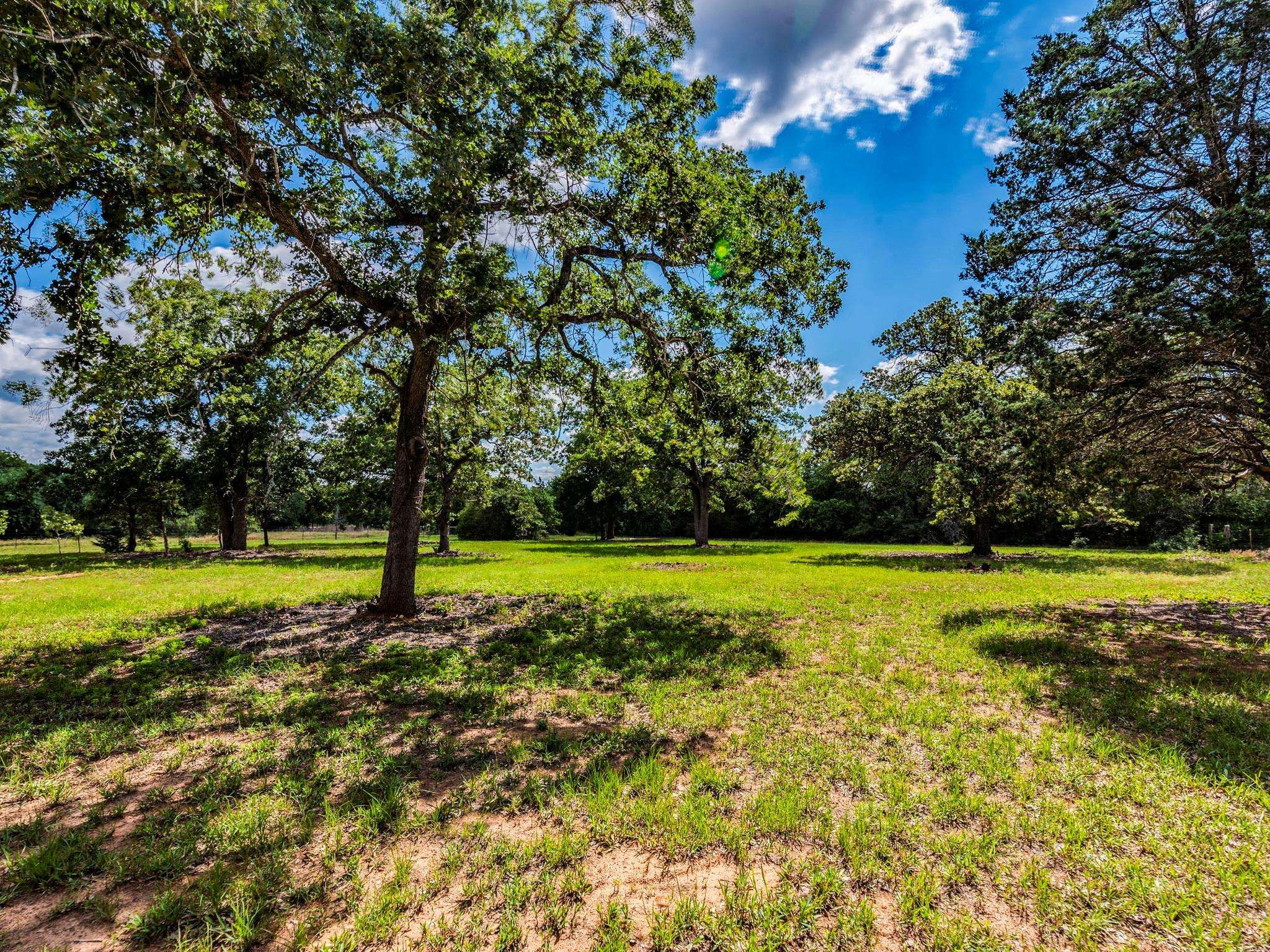 160 Radcliff LN, Harwood, TX 78953