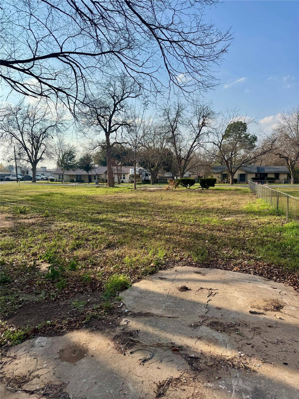104 Byrne ST, Smithville, TX 78957