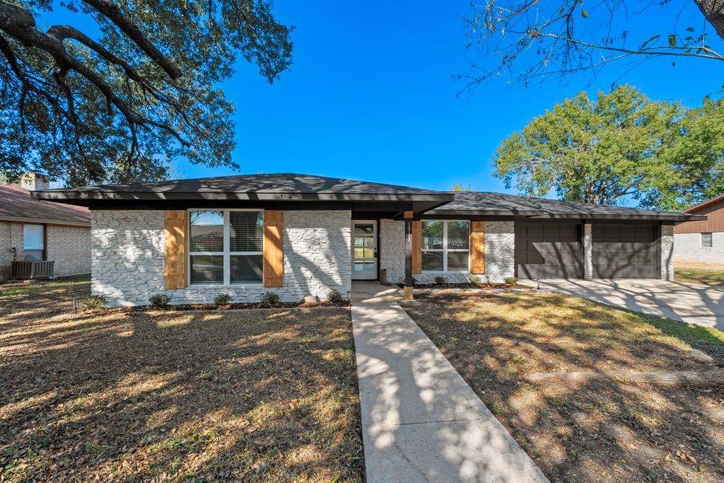1313 Redbud TRL, Lockhart, TX 78644