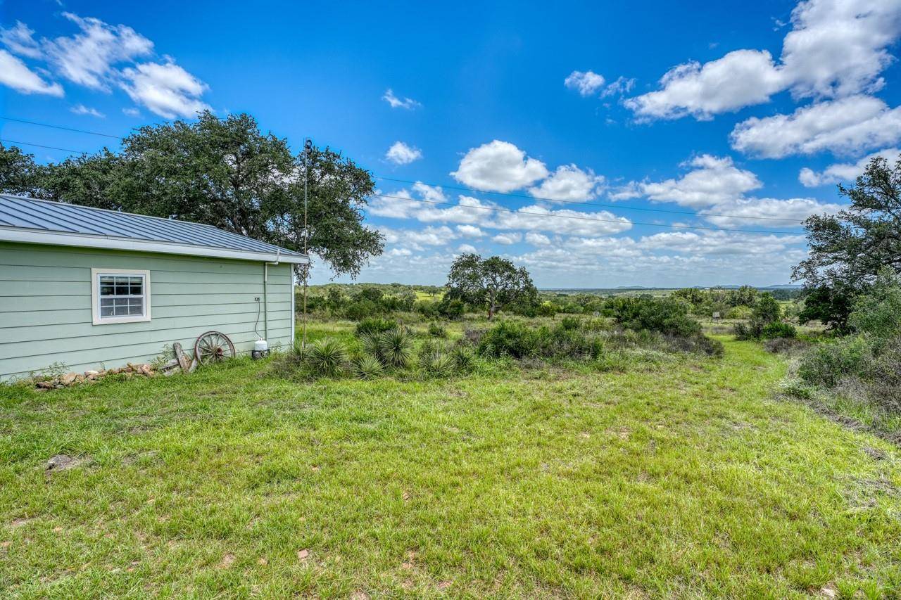 691 Grape Creek RD, Johnson City, TX 78636