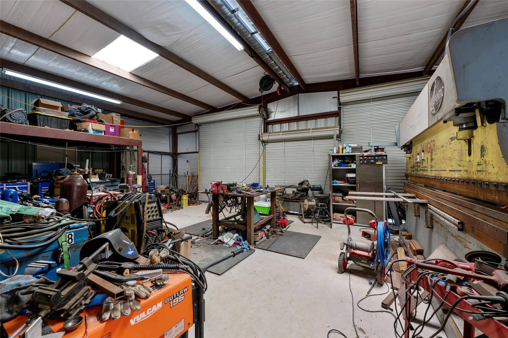 21511 W STATE HY 71 W, Spicewood, TX 78669
