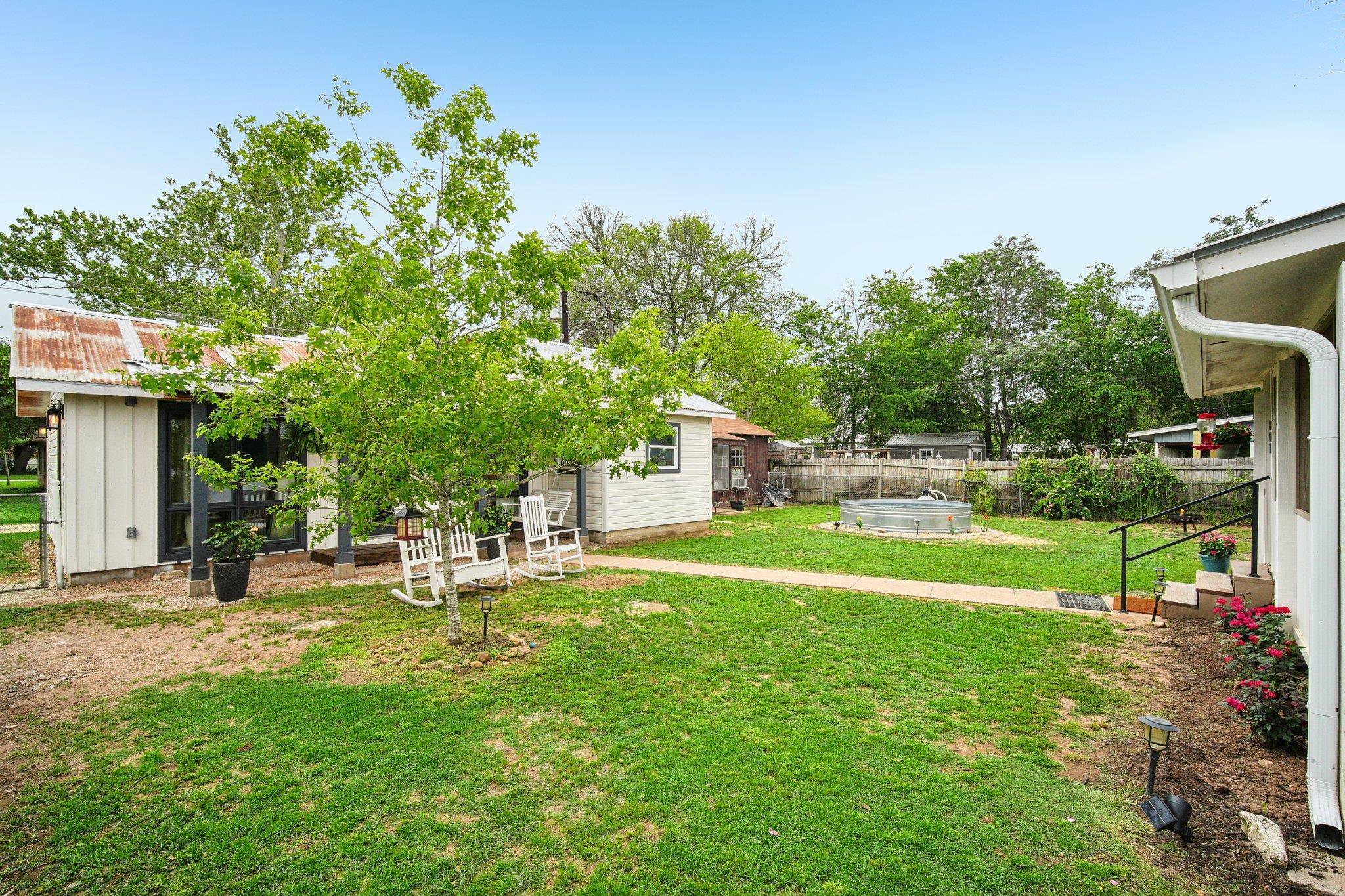 801 1/2 Bishop ST, Smithville, TX 78957