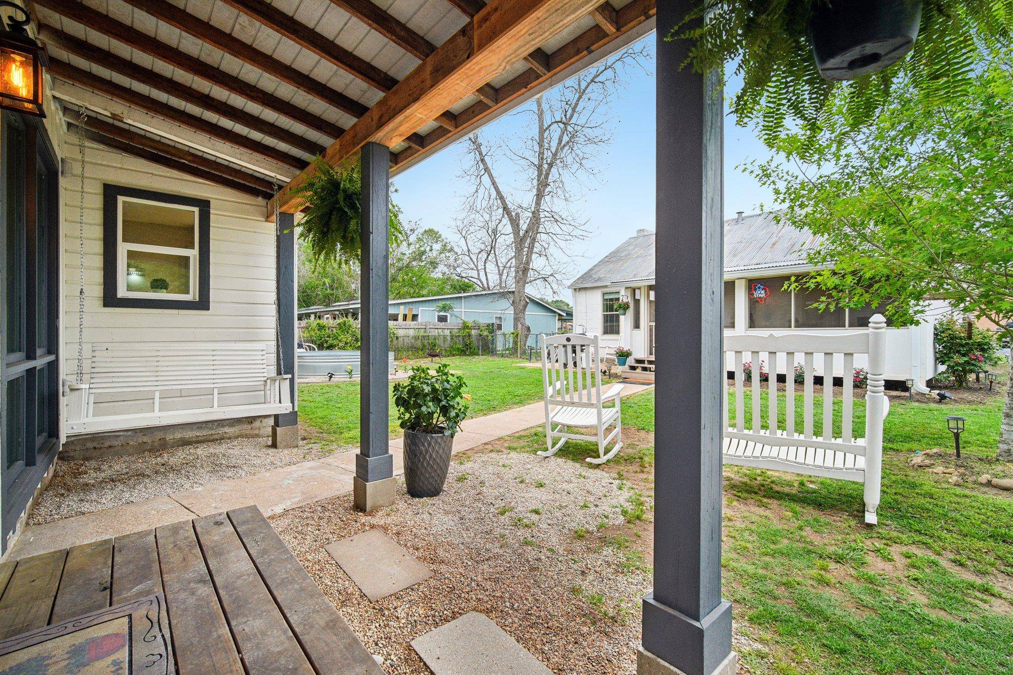 801 1/2 Bishop ST, Smithville, TX 78957