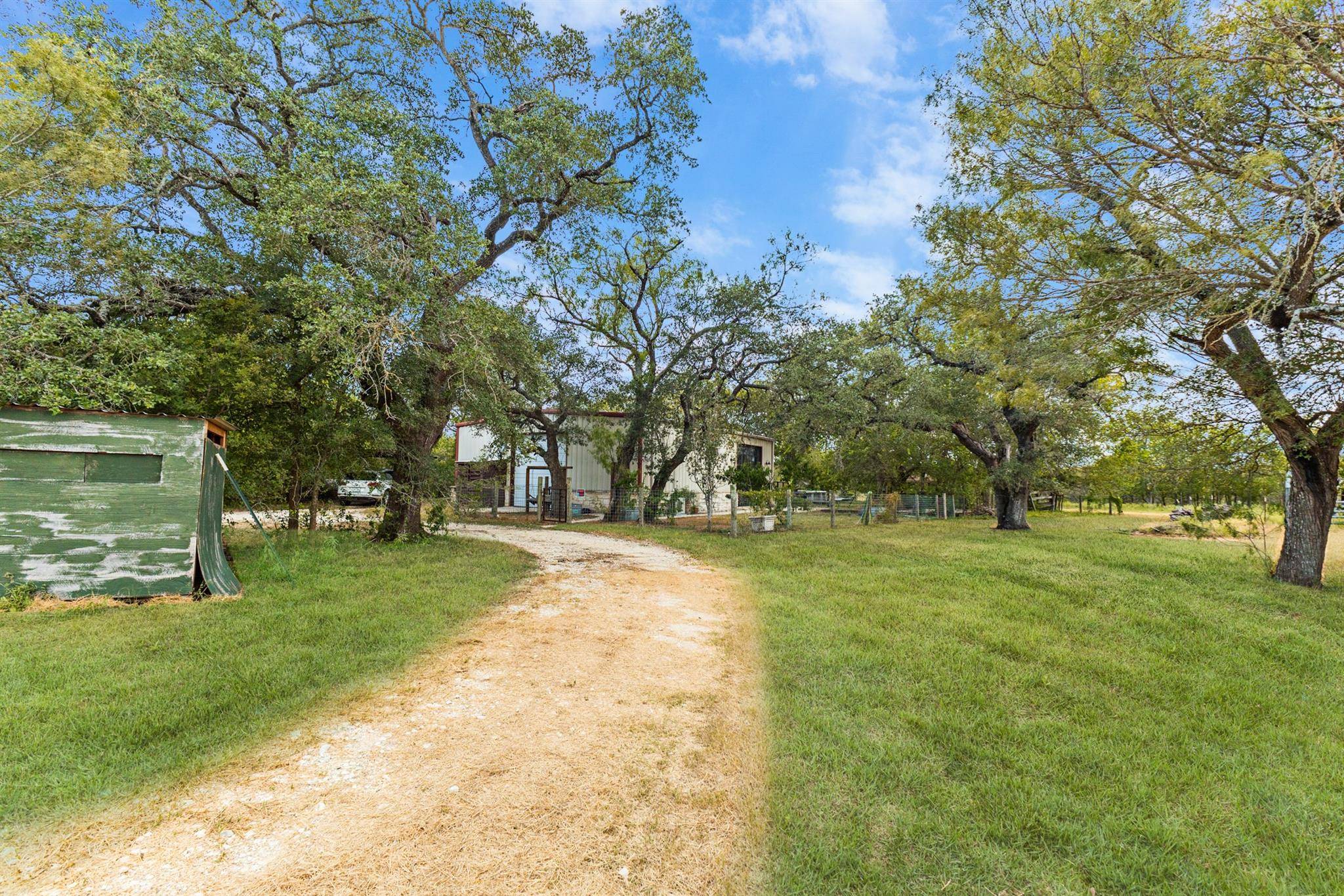 218 Alexandra LN, Dale, TX 78616
