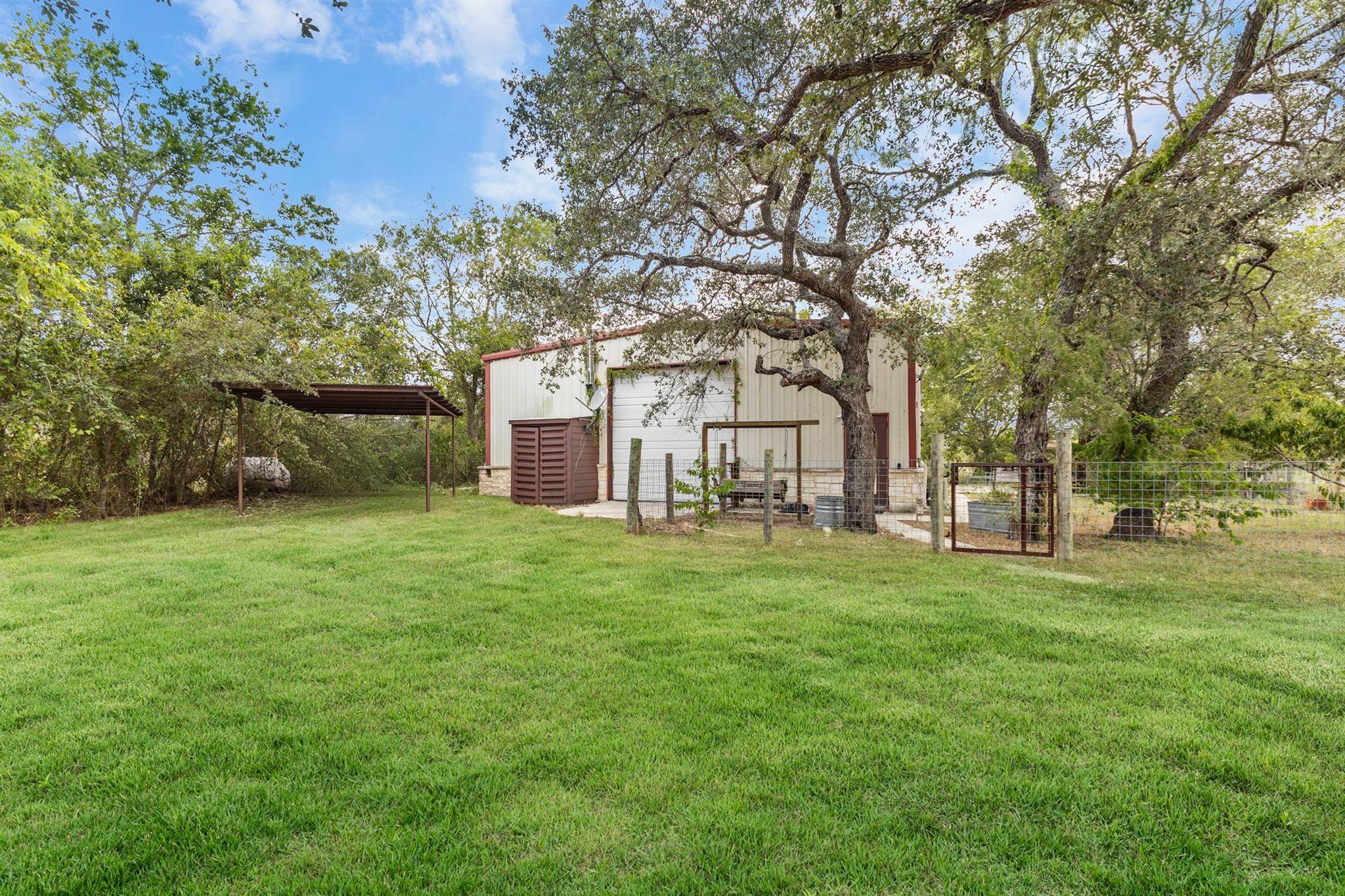 218 Alexandra LN, Dale, TX 78616