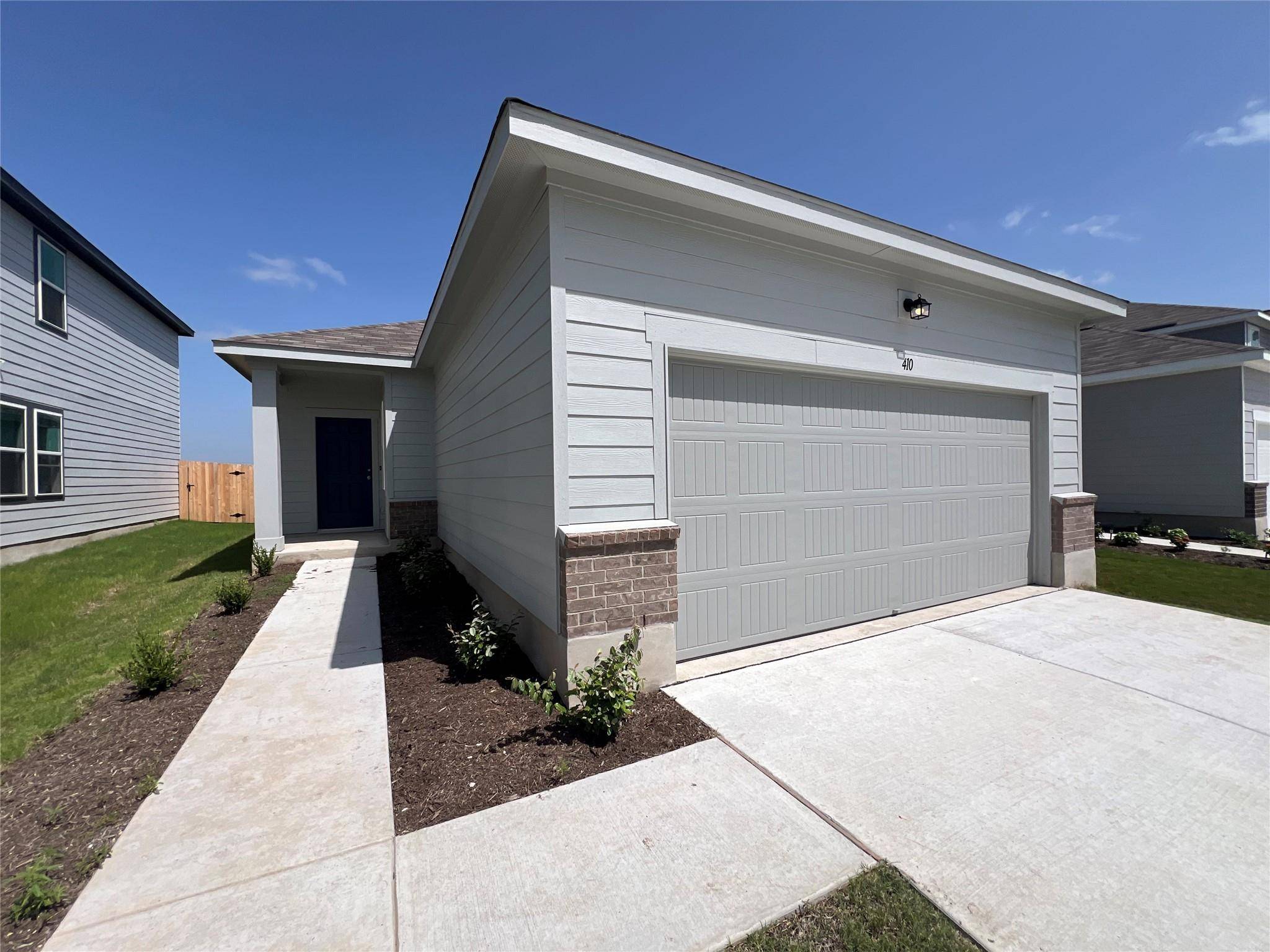 410 Plateau ST, Maxwell, TX 78656