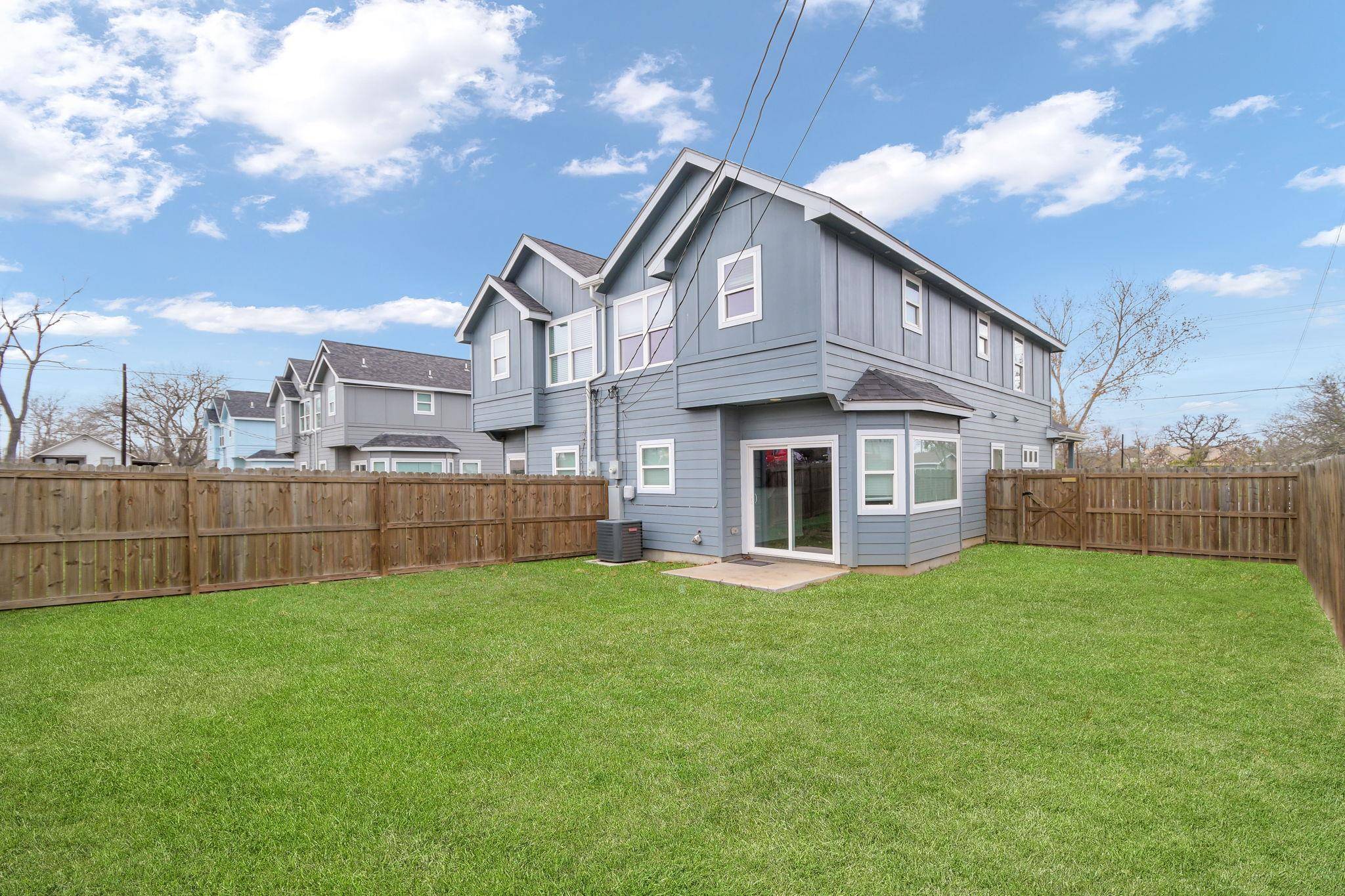 1008 E Fannin ST, Luling, TX 78648
