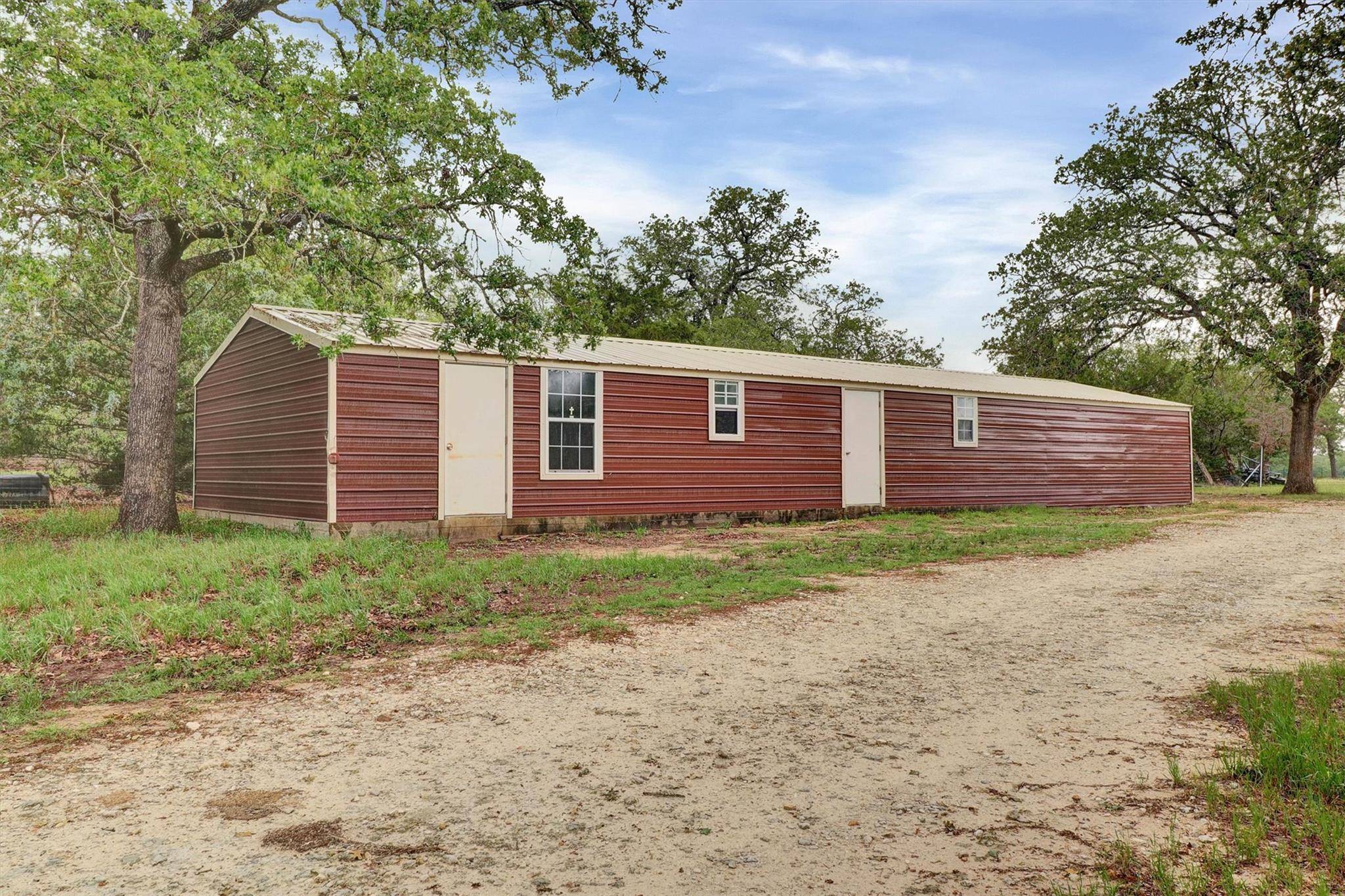 847 Highway 95 S, Smithville, TX 78957