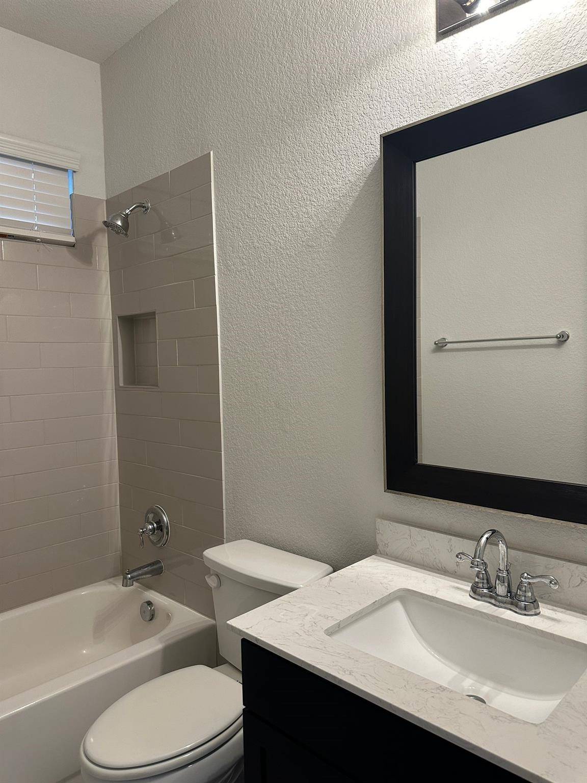 921 Del Raphael DR, Leander, TX 78641