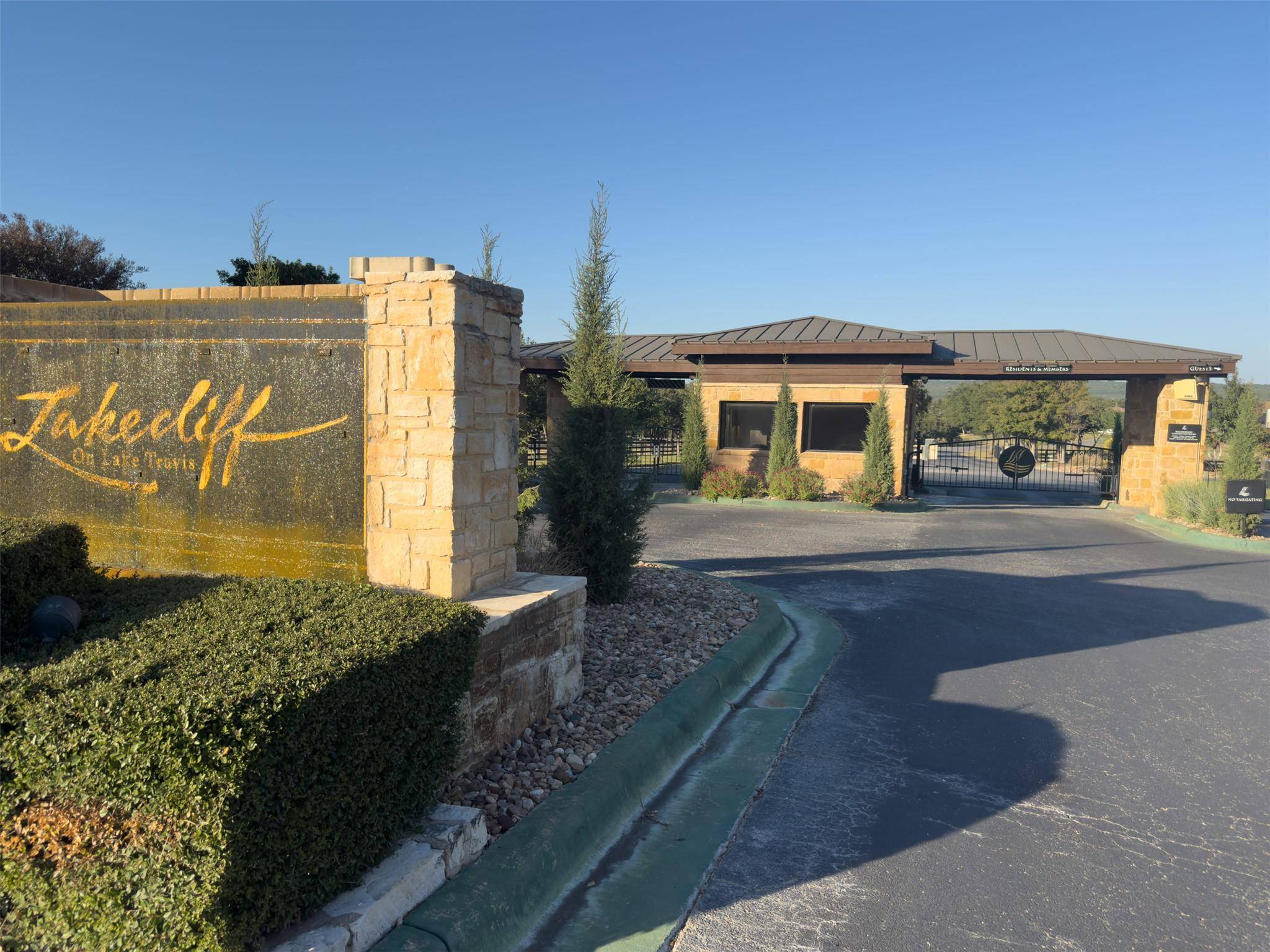 25700 Cliff Circle, Spicewood, TX 78657