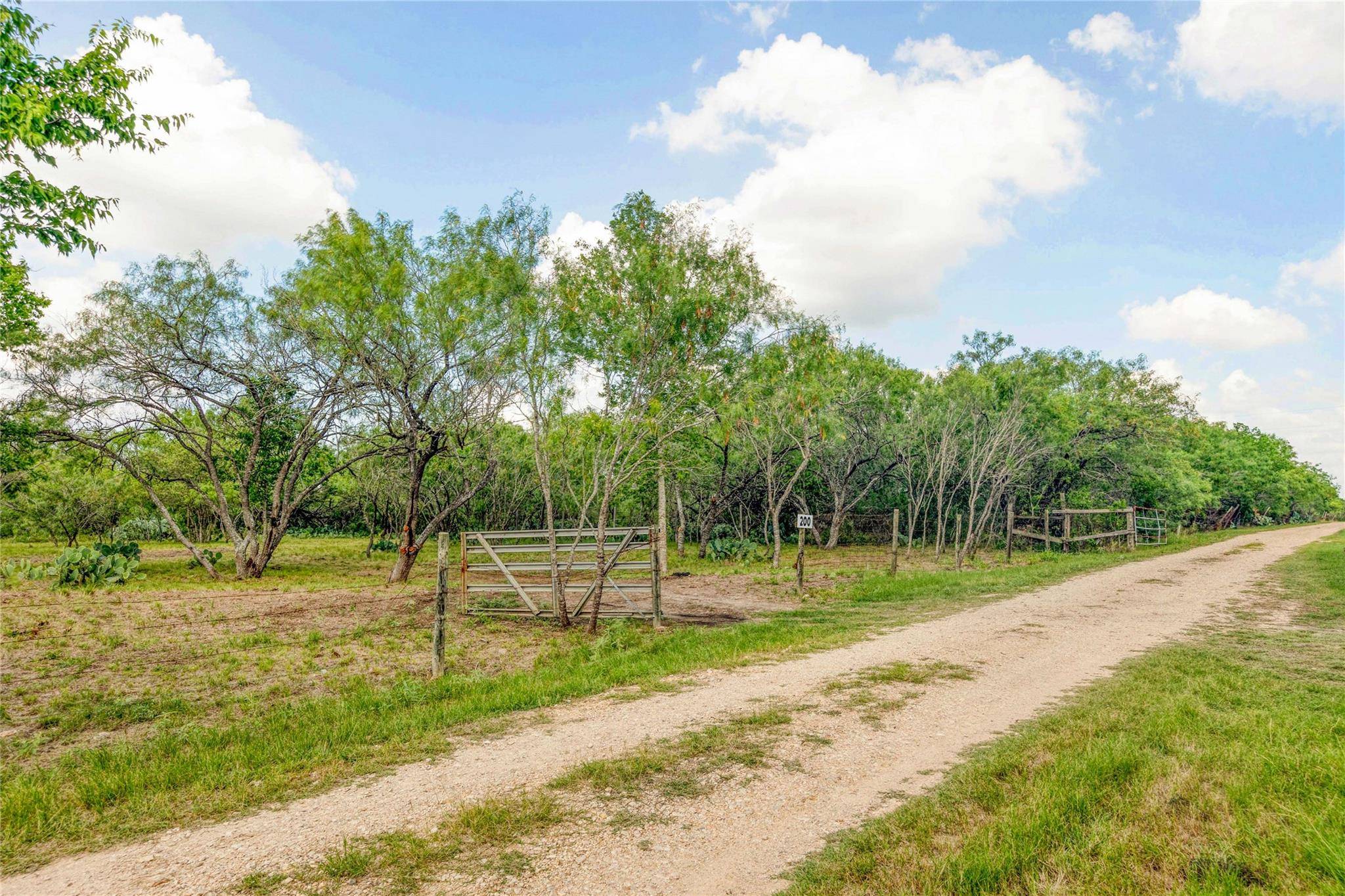 200 Armstrong RD, Lockhart, TX 78644