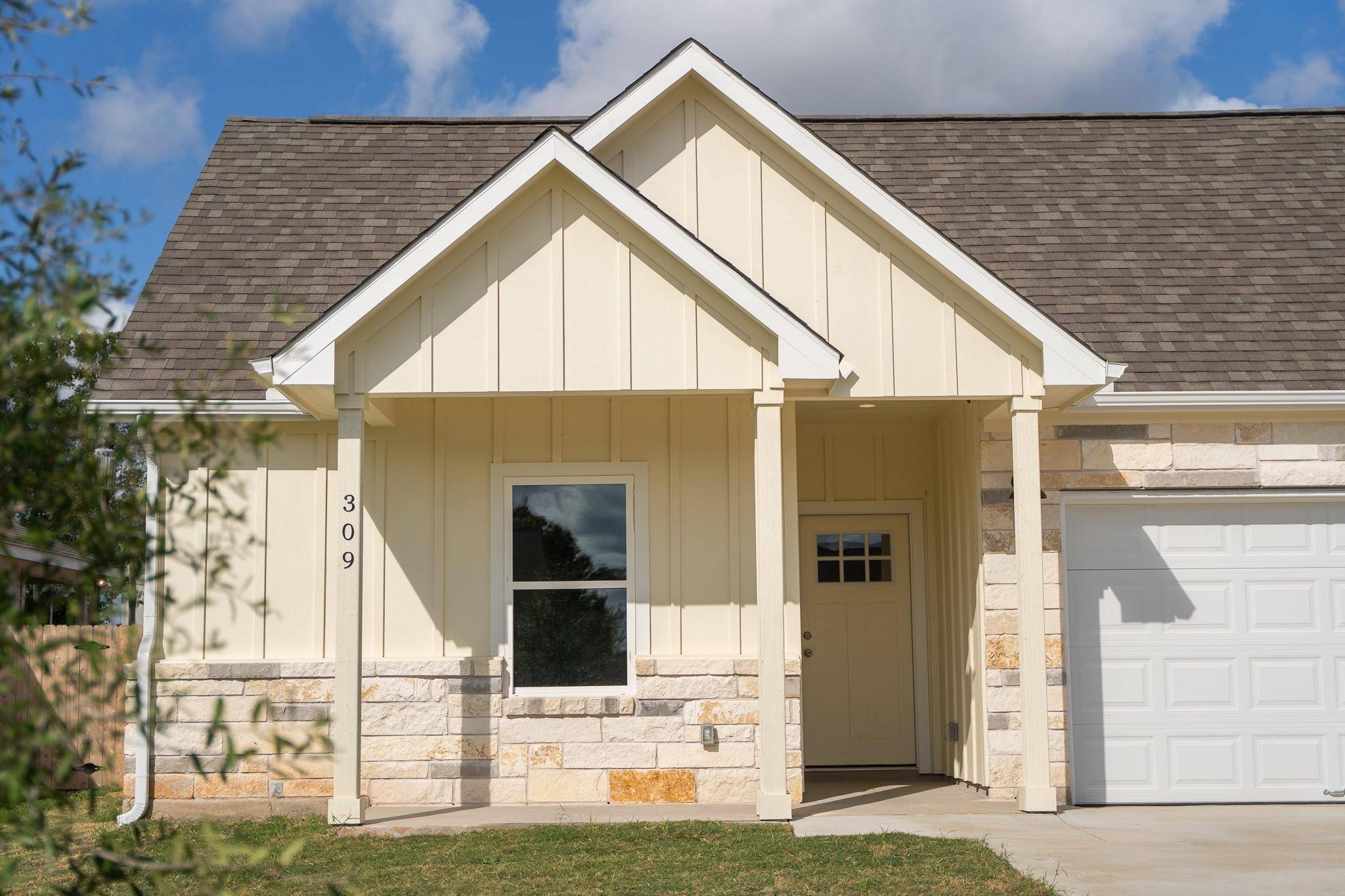309 String Prairie WAY, Smithville, TX 78957