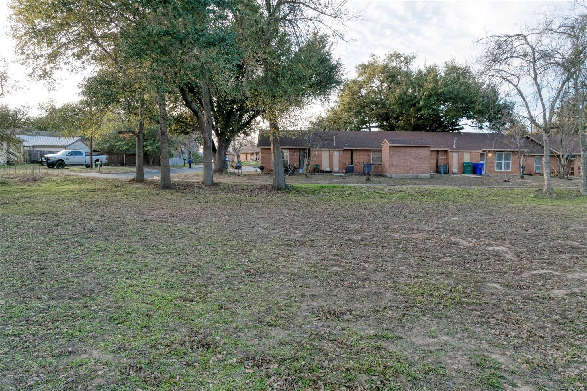 Lot 4 E Alamo ST, Elgin, TX 78621