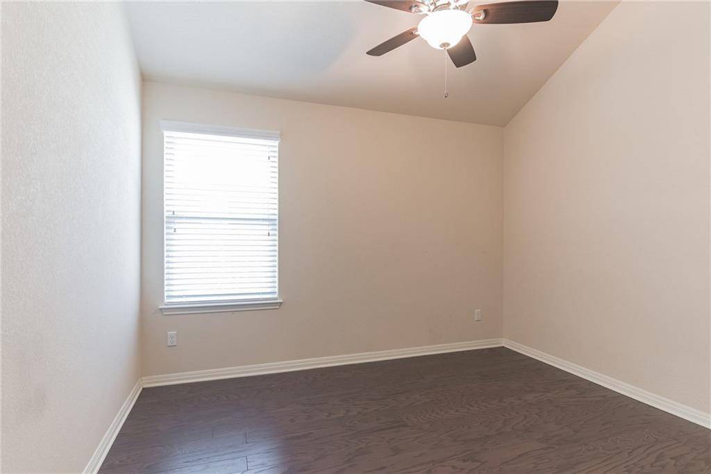 320 Lightcliff ST, Hutto, TX 78634