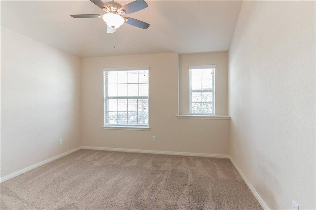320 Lightcliff ST, Hutto, TX 78634