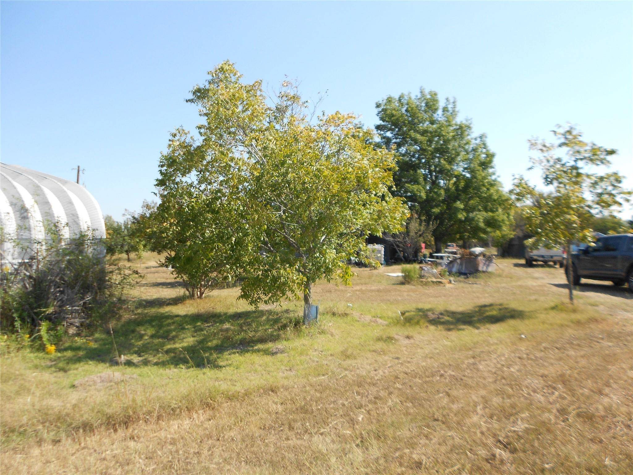 377 Crooked RD, Dale, TX 78616