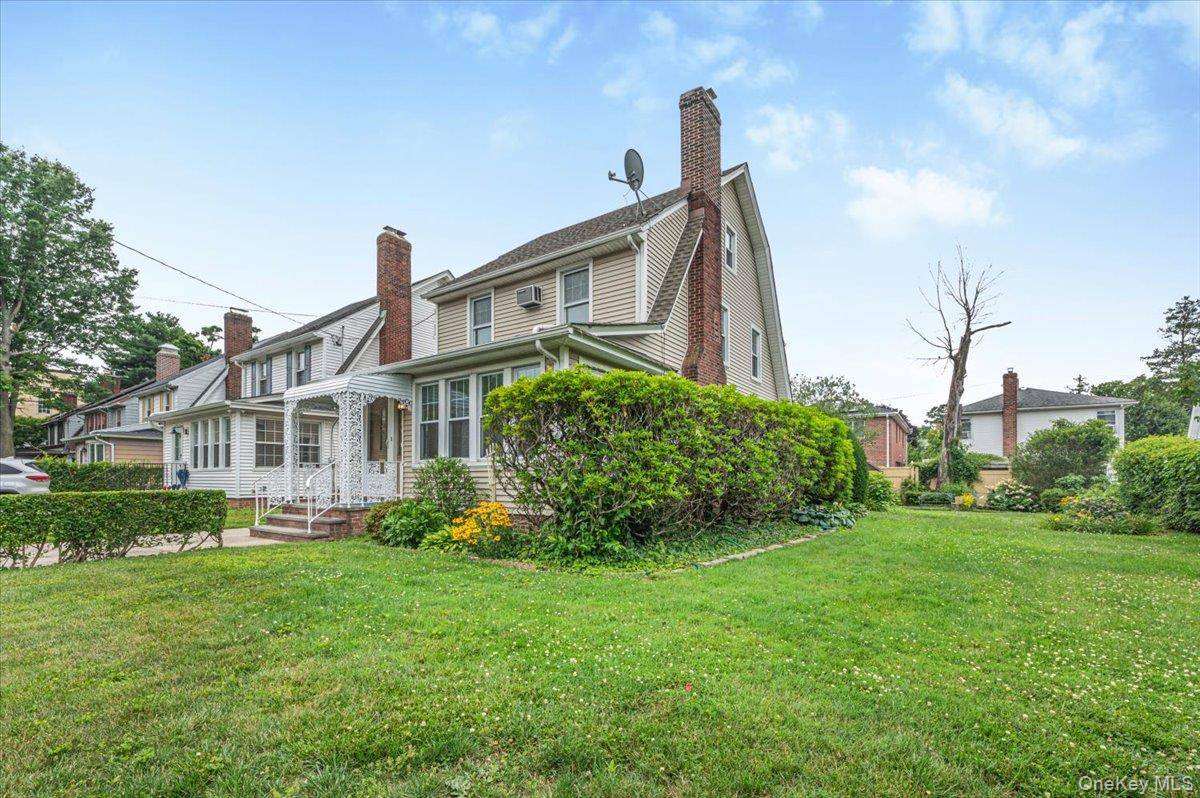 251-47 42nd AVE, Little Neck, NY 11363