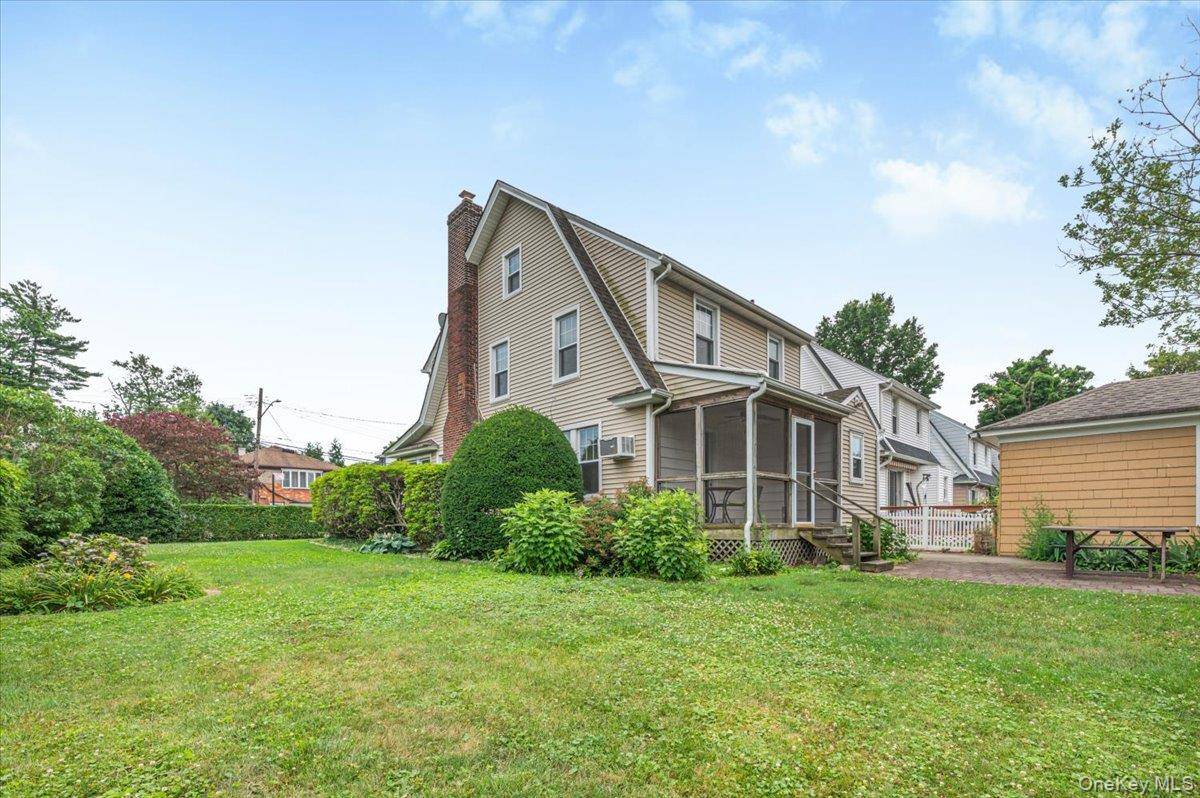 251-47 42nd AVE, Little Neck, NY 11363